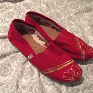 Toms