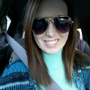 Meet your Posher, Melissa