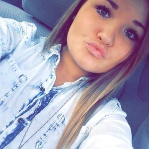 Meet your Posher, Katelyn