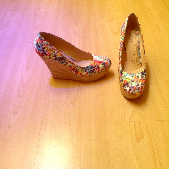 Floral wedges