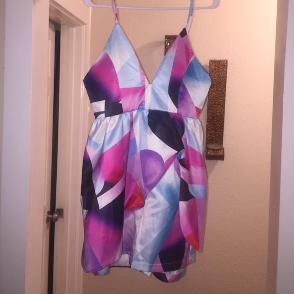 Shorts romper - Picture 2 of 2