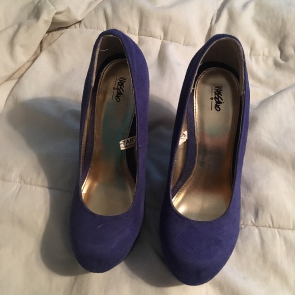BLUE CLOSED TOE WEDGES
