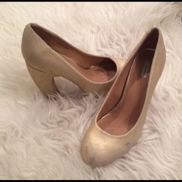 Silence & Noise Gold Shimmer Pumps - Picture 2 of 4