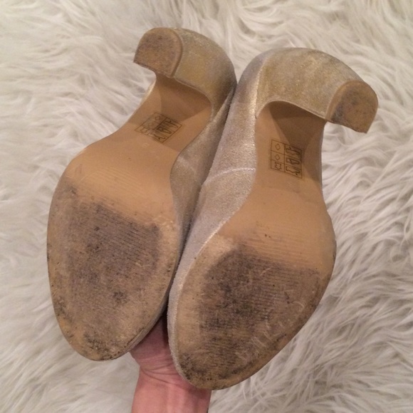 Silence & Noise Gold Shimmer Pumps - Picture 4 of 4