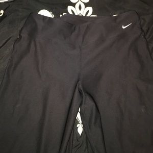 Black Nike yoga pants