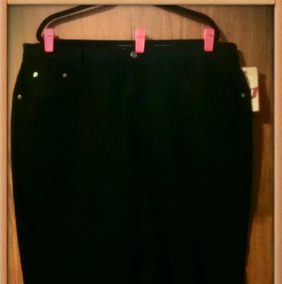 🔮New Cute Black Cropped Capri'z
