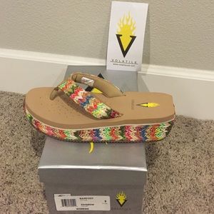 Volatile Platform Flip Flops