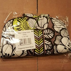 NWT Vera Bradley kiss n' snap wallet in Citron
