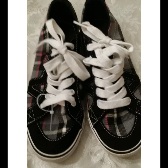 Vans skate shoes girls size 6 pink black plaid