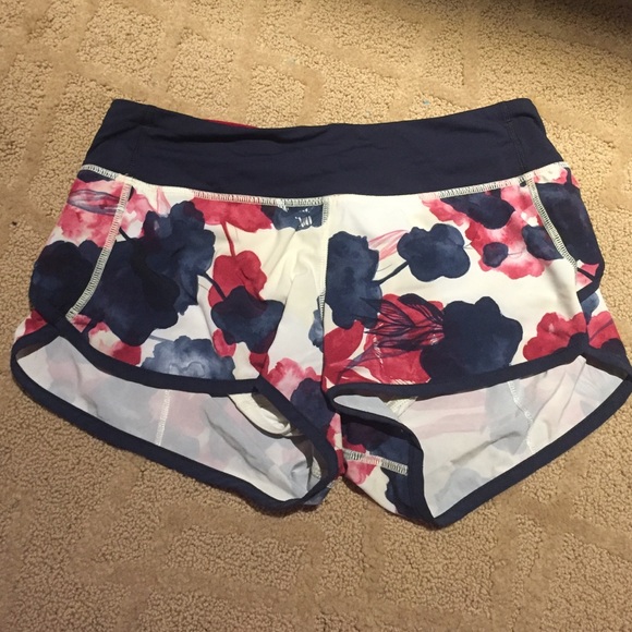 LULULEMON SHORTS
