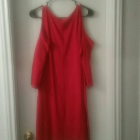 Red dress with shoulders cut out - Picture 2 of 4