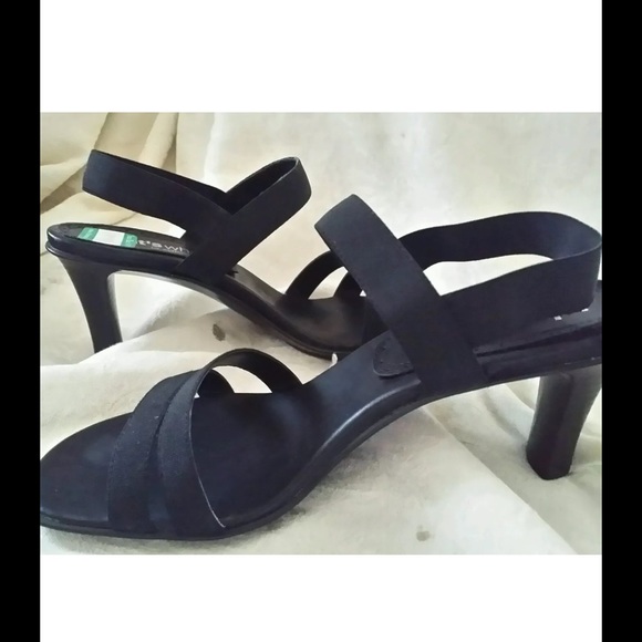 What's what Aerosoles black sandles  heels size 8