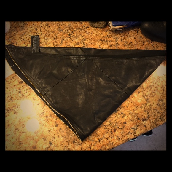 Black leather scarf by Zara