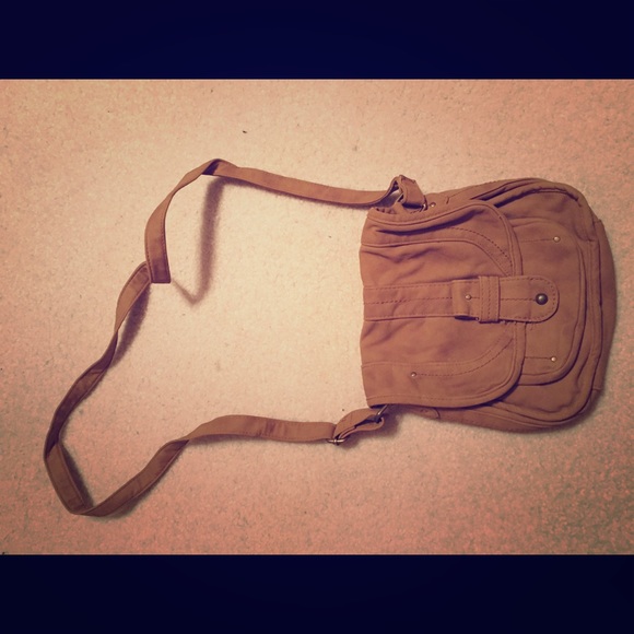 Converse cross body