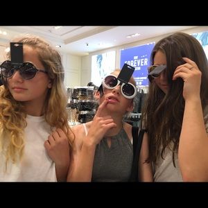 Meet your Posher, Lily