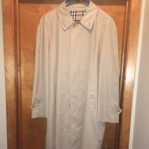 Burberry Trench coat 46R