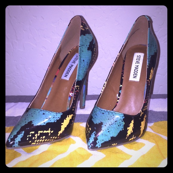 Steve Madden Shoes - Multicolor Steve Madden point toe pumps