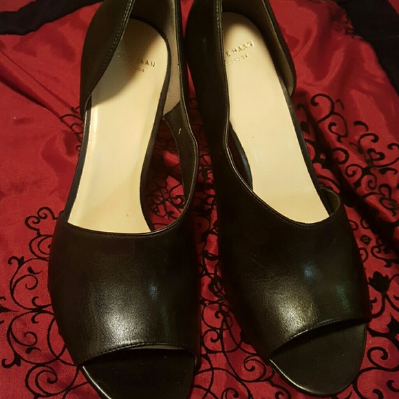Black peep toe pumps - Picture 2 of 4