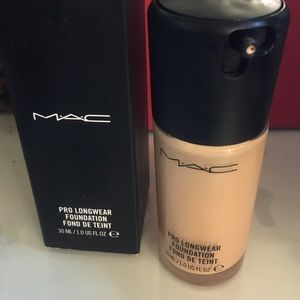 MAC prolong wear foundation NC15
