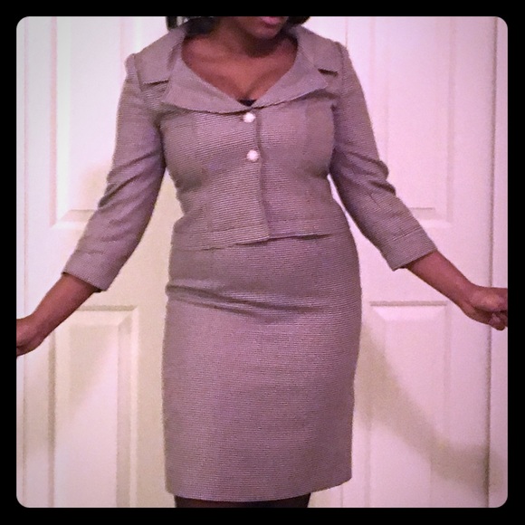 Classy Business Suit - Picture 1 of 4