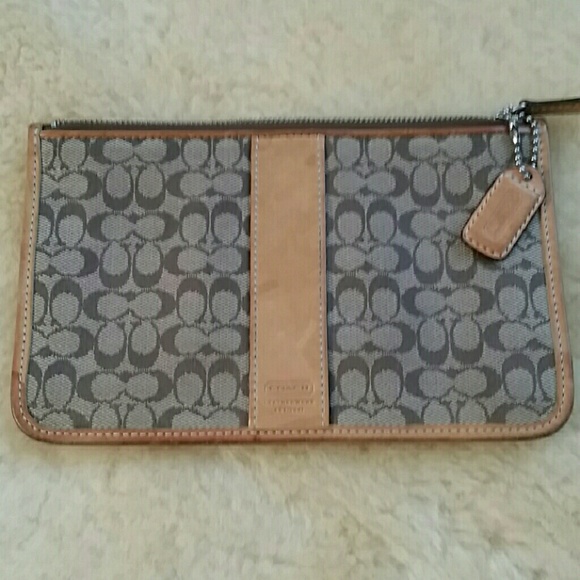 Signature Coach Wallet