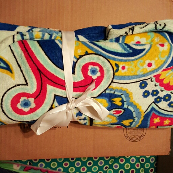 NWT Vera Bradley beach towel in Marina Paisley