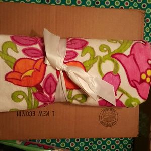 NWT Vera Bradley beach towel in Lilli Bell
