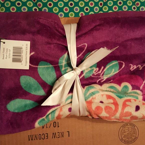 NWT Vera Bradley beach towel in Plum Crazy