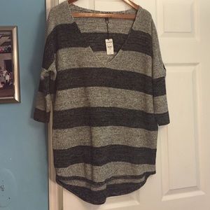 Express Size Large Black and Grey Sweater