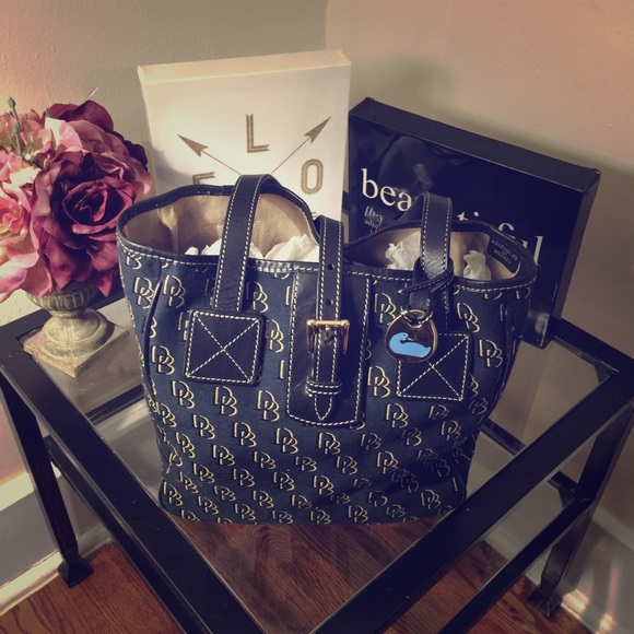 Dooney & Bourke signature tote