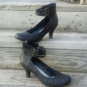 *Mary Jane* with ankle straps