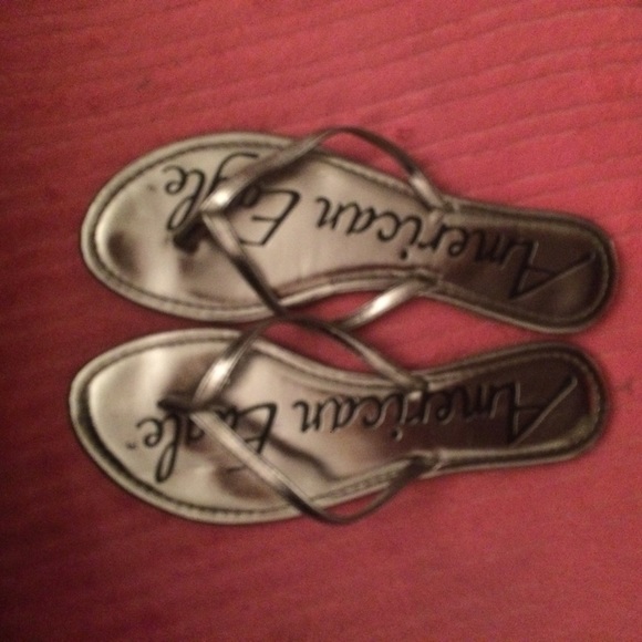 American Eagle flip flops - Picture 1 of 1