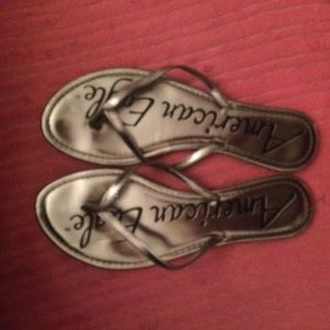 American Eagle flip flops