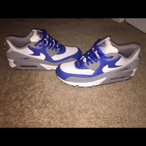 Gently used MENS Nike Air Maxes!