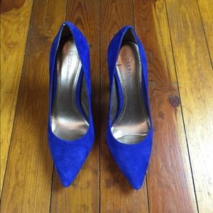 BCBG royal blue suede heels