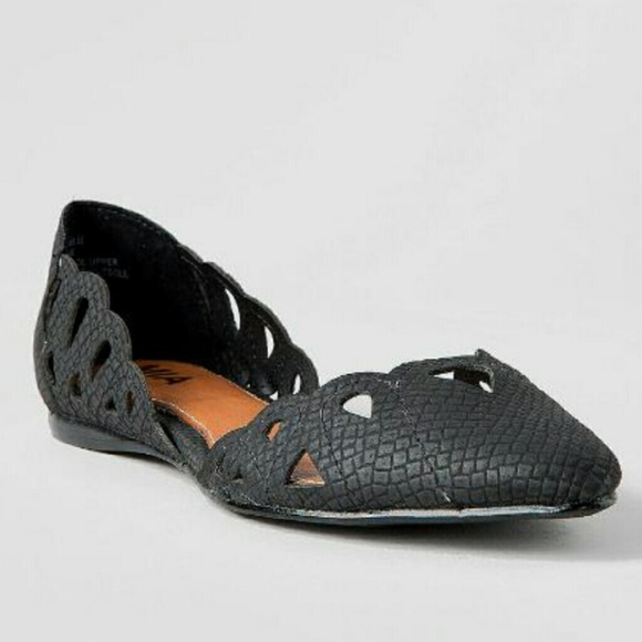 Snakeskin Scalloped Flats
