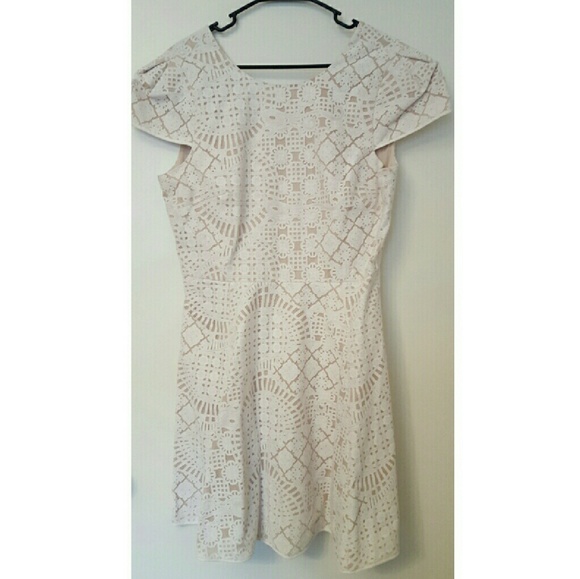 Bruxelles White Lace Dress - Picture 2 of 5