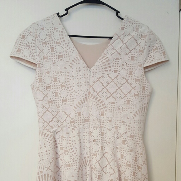 Bruxelles White Lace Dress - Picture 3 of 5