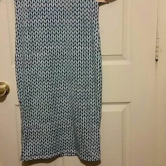 Julia - Picture 2 of 4