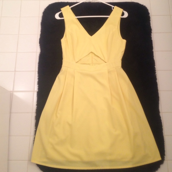 Yellow sun dress - Picture 1 of 3