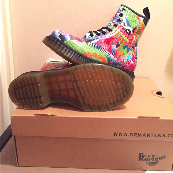 GIRLS NEW DR. MARTENS AIRWAIR Colored Boots - Picture 2 of 4