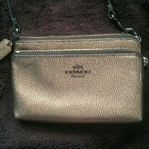 NWOT! Pebbled leather Coach wristlet