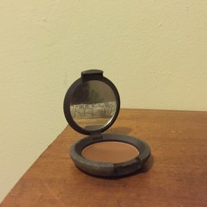 Becca Creme Eye Color in Bronze Gold