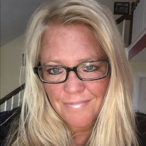 Meet your Posher, Lona