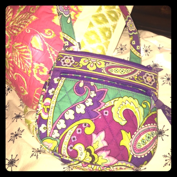 Vera Bradley Handbags - Vera Bradley hipster purse