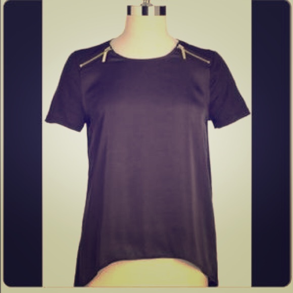 💰💰SOLD💰💰A.N.A. Black Silky Tee with Zip Pocket - Picture 1 of 4