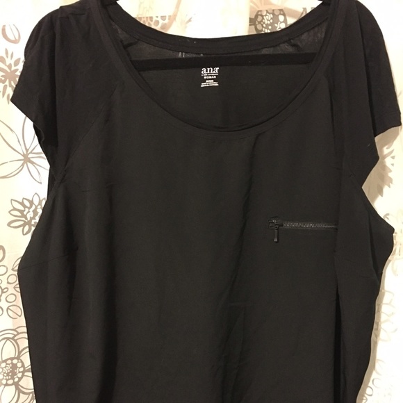 💰💰SOLD💰💰A.N.A. Black Silky Tee with Zip Pocket - Picture 2 of 4