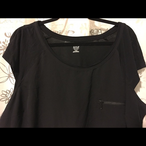 💰💰SOLD💰💰A.N.A. Black Silky Tee with Zip Pocket - Picture 3 of 4