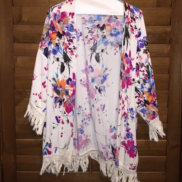 Adorable floral kimono