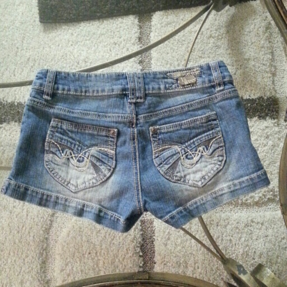 Jean Shorts 1st kiss size 5 - Picture 2 of 4